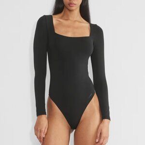 Size Small Aritzia Contour Squareneck Longsleeve Bodysuit in Black